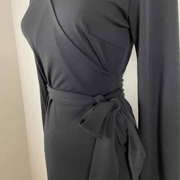 SOLD! Express Black Long Sleeve Collared V-Neck Tie Wrap Midi Dress 7/8 - Picture 4 of 16